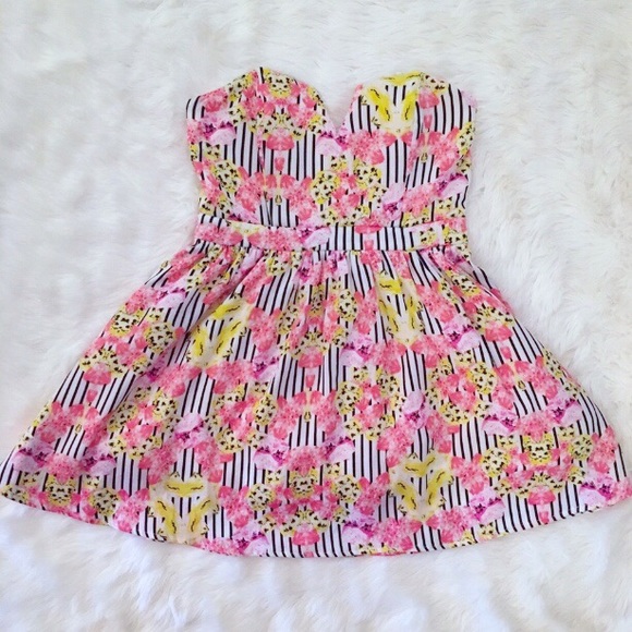 AKIRA Strapless Sweetheart Neckline Mini Dress - Picture 3 of 7